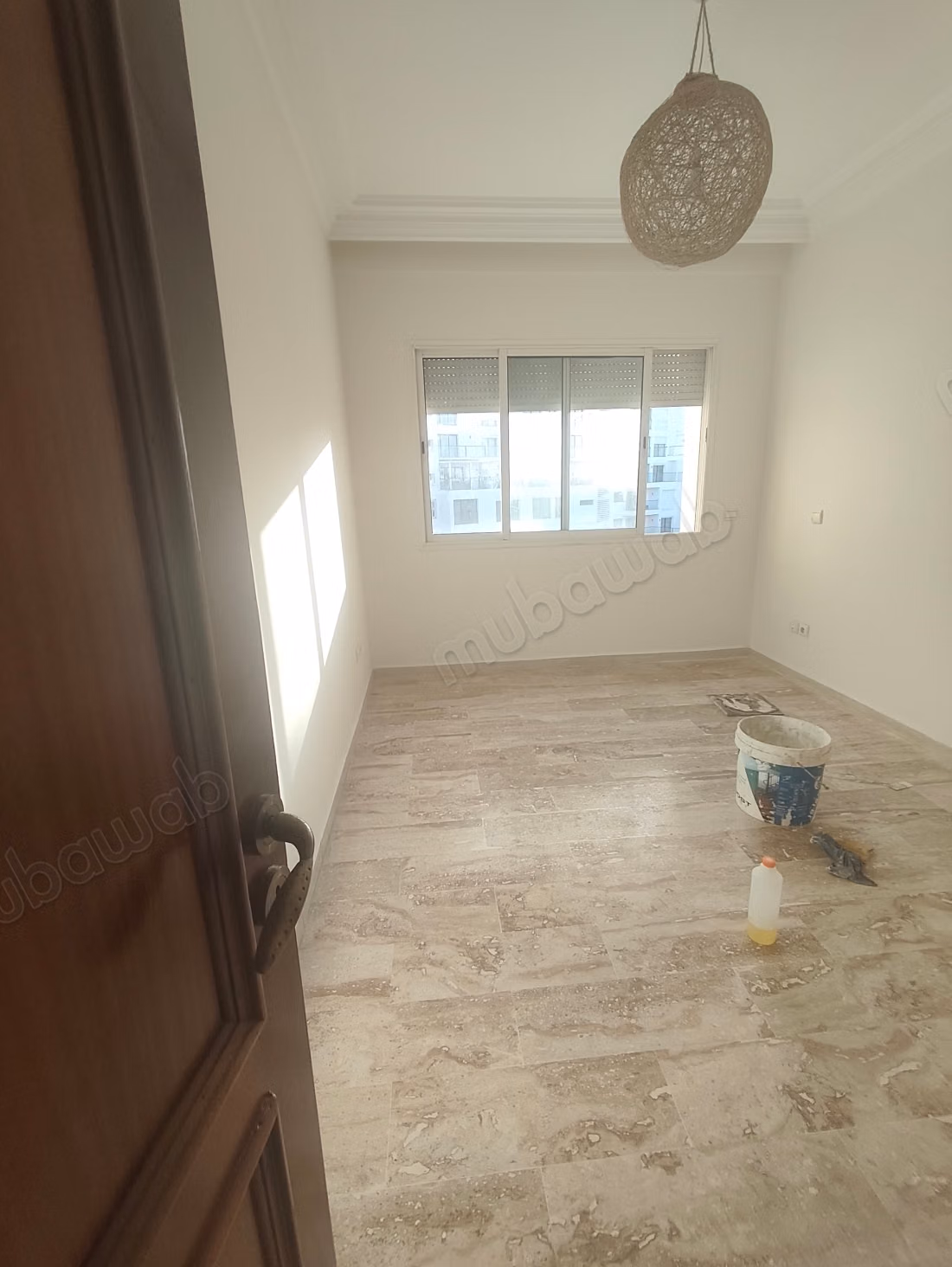 Location d'un appartement à Bourgogne Est. 
2 chambres. 
Ascenseur et stationnement