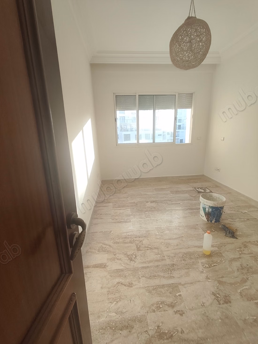 Location d'un appartement à Bourgogne Est. 
2 chambres. 
Ascenseur et stationnement