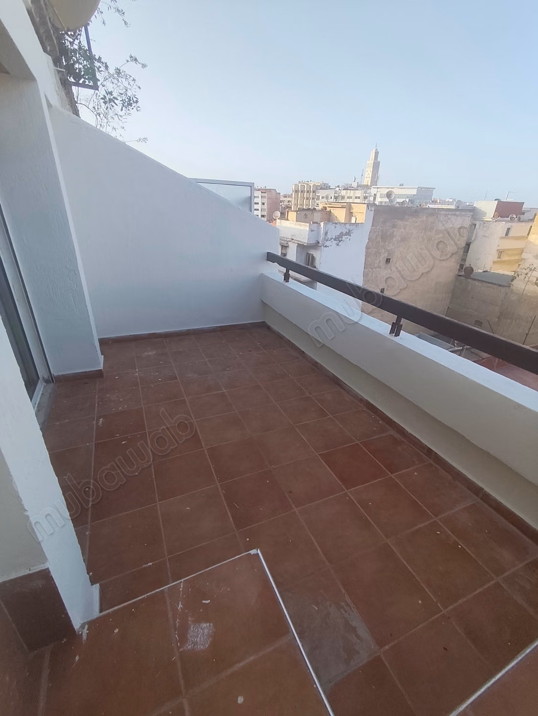Location d'un appartement à Bourgogne Est. 
2 chambres. 
Ascenseur et stationnement
