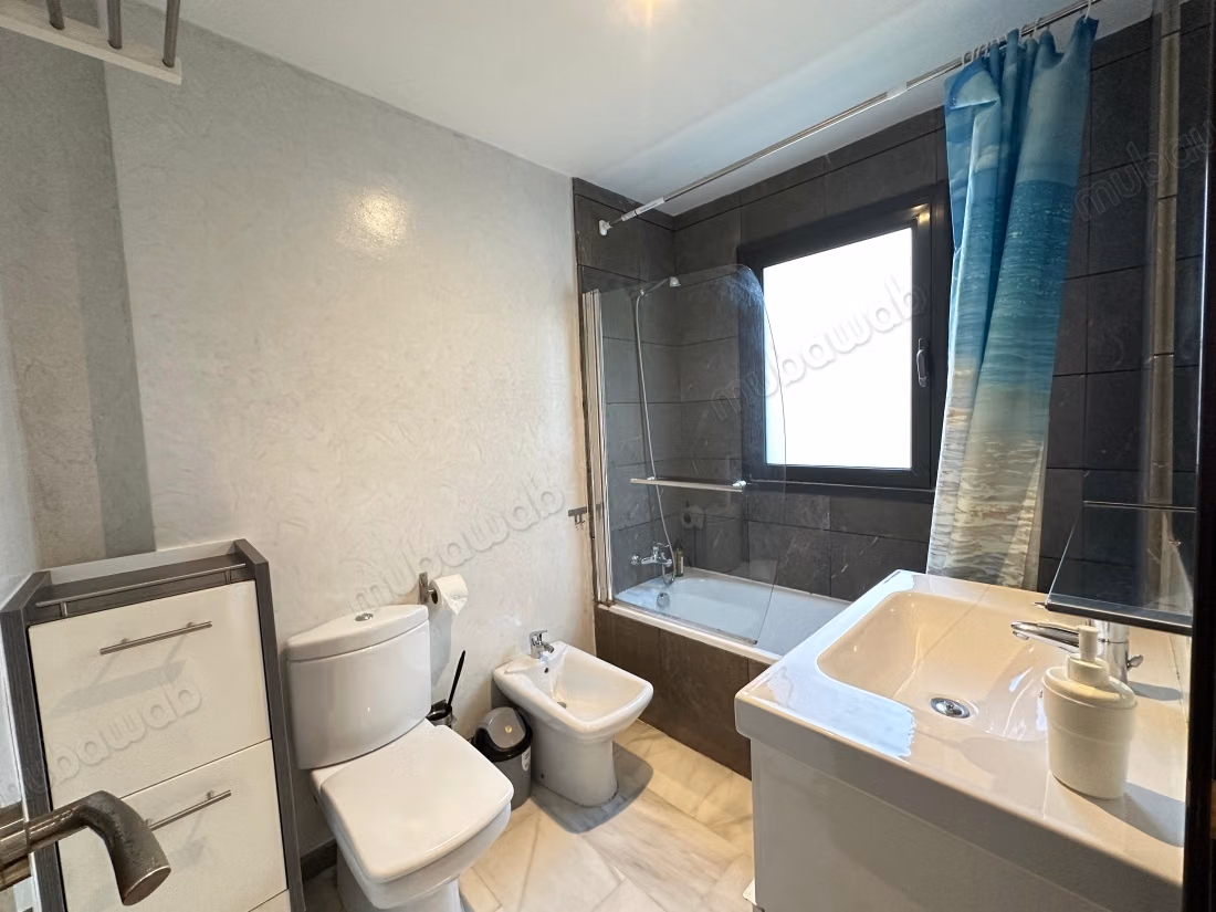 Vente d'un bel appartement à Médina. 3 belles chambres. Meublé — 4