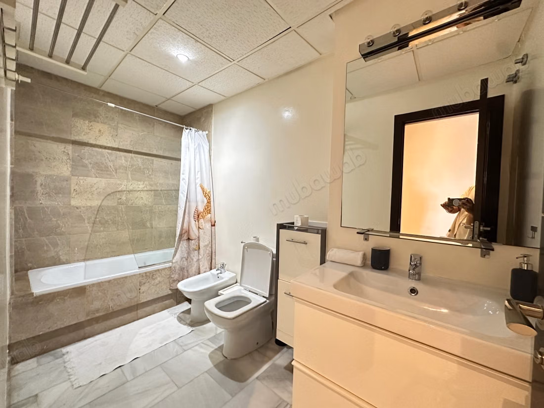 Vente d'un bel appartement à Médina. 3 belles chambres. Meublé — 6