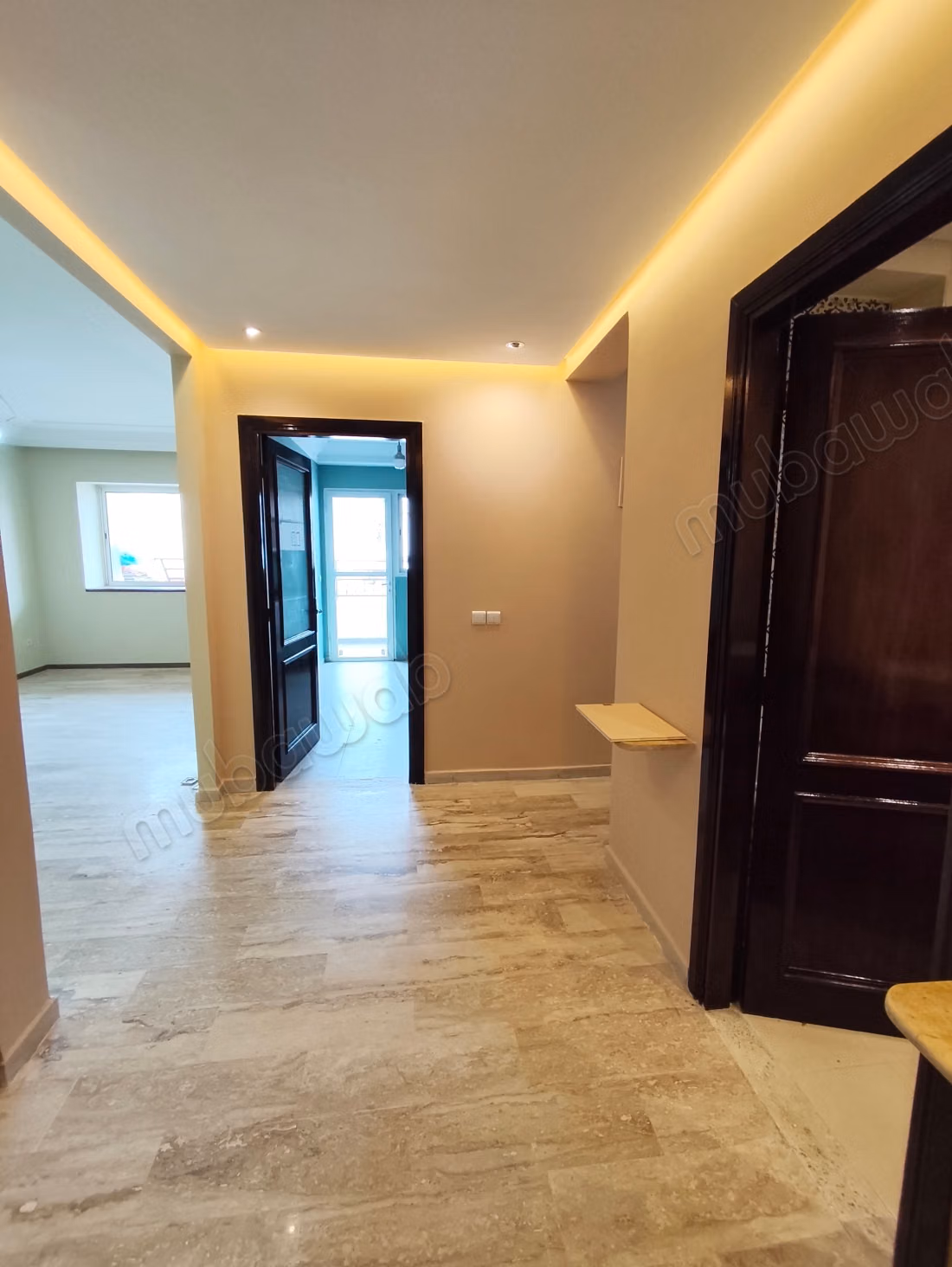 Louez cet appartement à Bourgogne Est. 
2 chambres. 
Avec garage et ascenseur