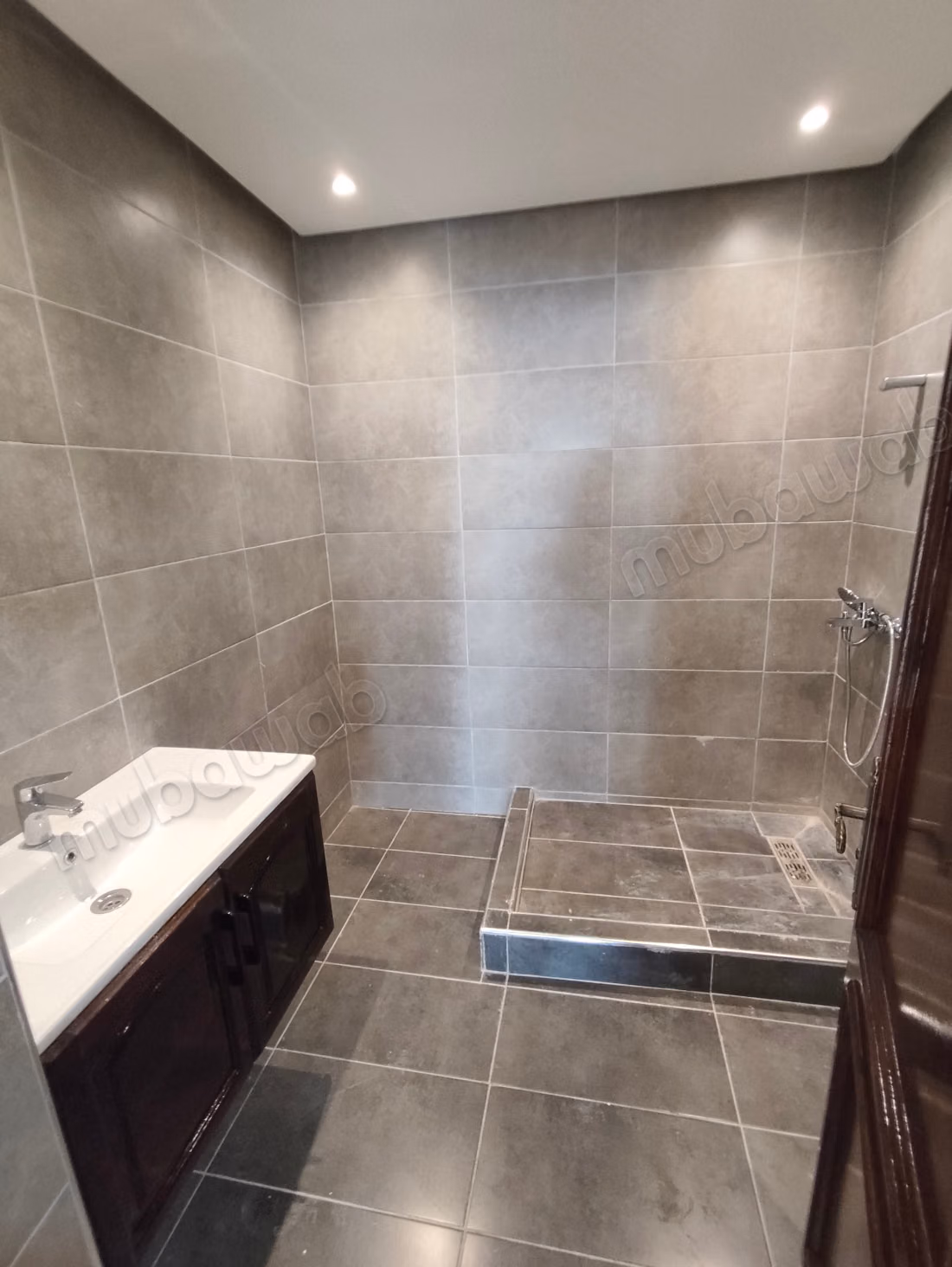 Louez cet appartement à Bourgogne Est. 
2 chambres. 
Avec garage et ascenseur