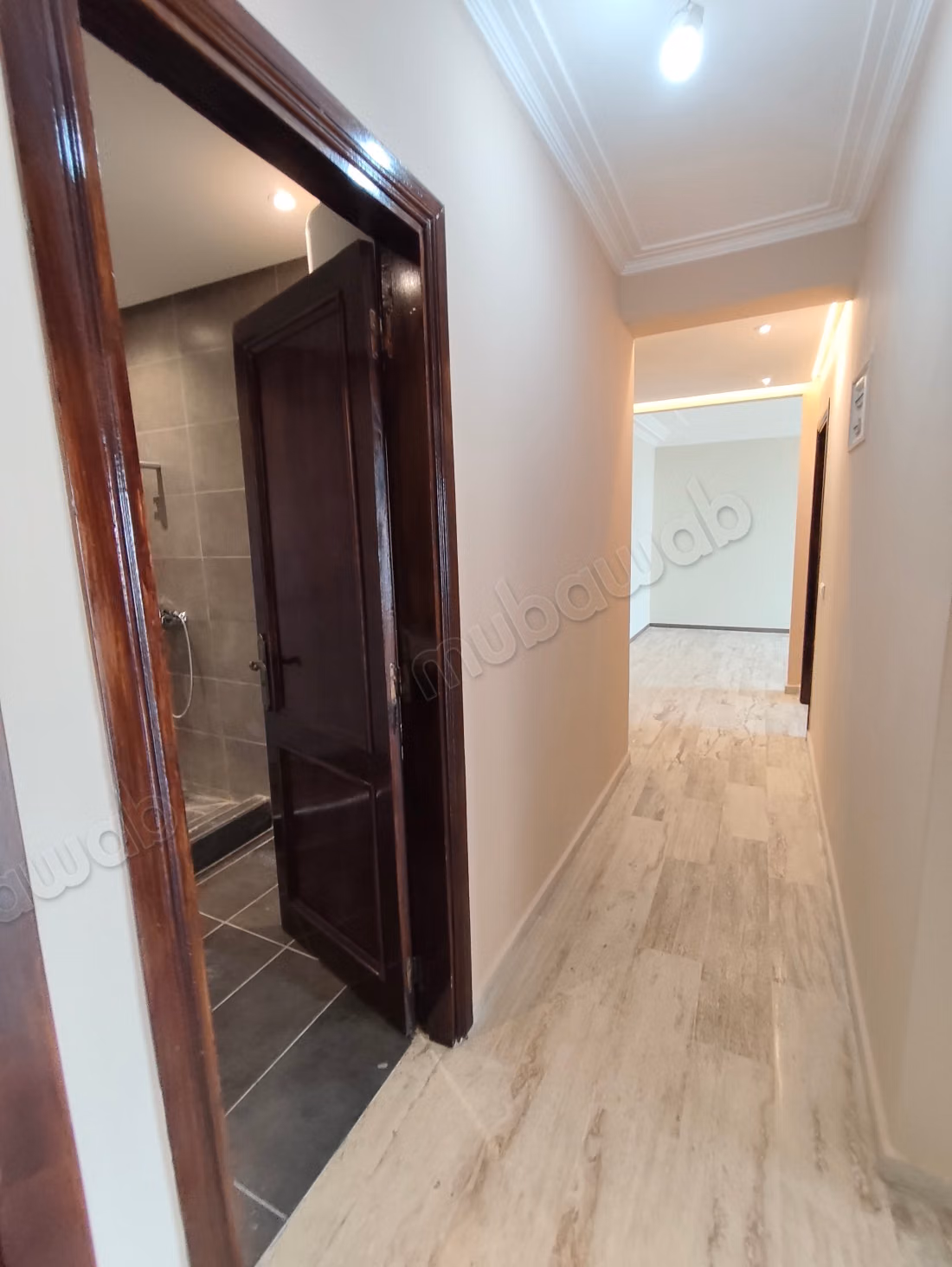 Louez cet appartement à Bourgogne Est. 
2 chambres. 
Avec garage et ascenseur