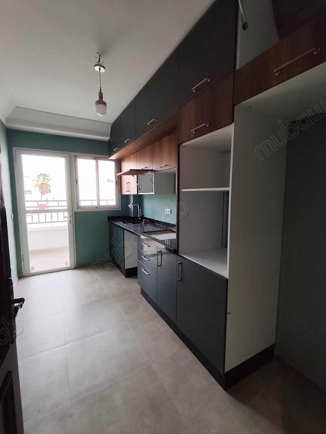Louez cet appartement à Bourgogne Est. 
2 chambres. 
Avec garage et ascenseur