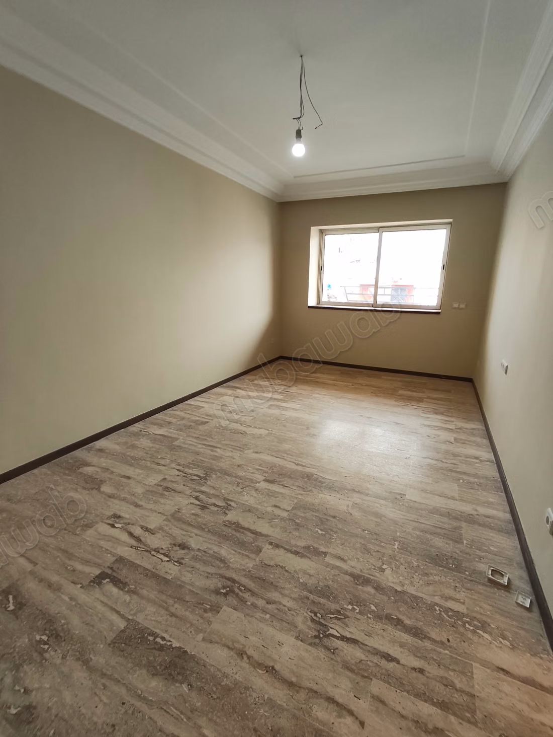 Louez cet appartement à Bourgogne Est. 
2 chambres. 
Avec garage et ascenseur