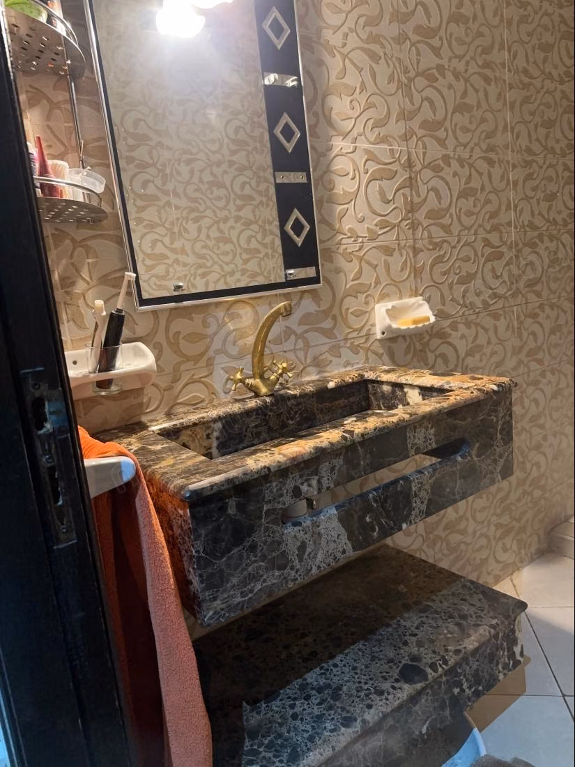 Apartamento en venta en Ahl Loghlam Hay Assalam. Superficie 78 m². Terraza y ascensor
