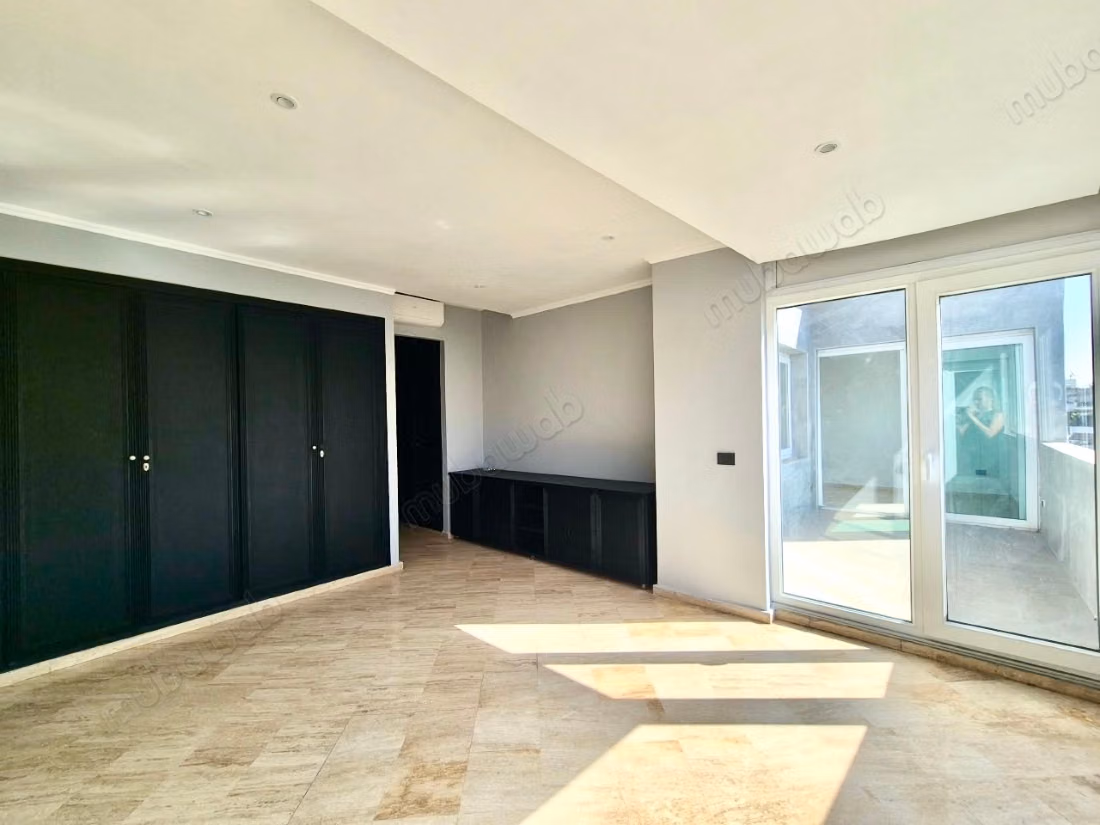 Apartamento Vacío con Terraza Palmier