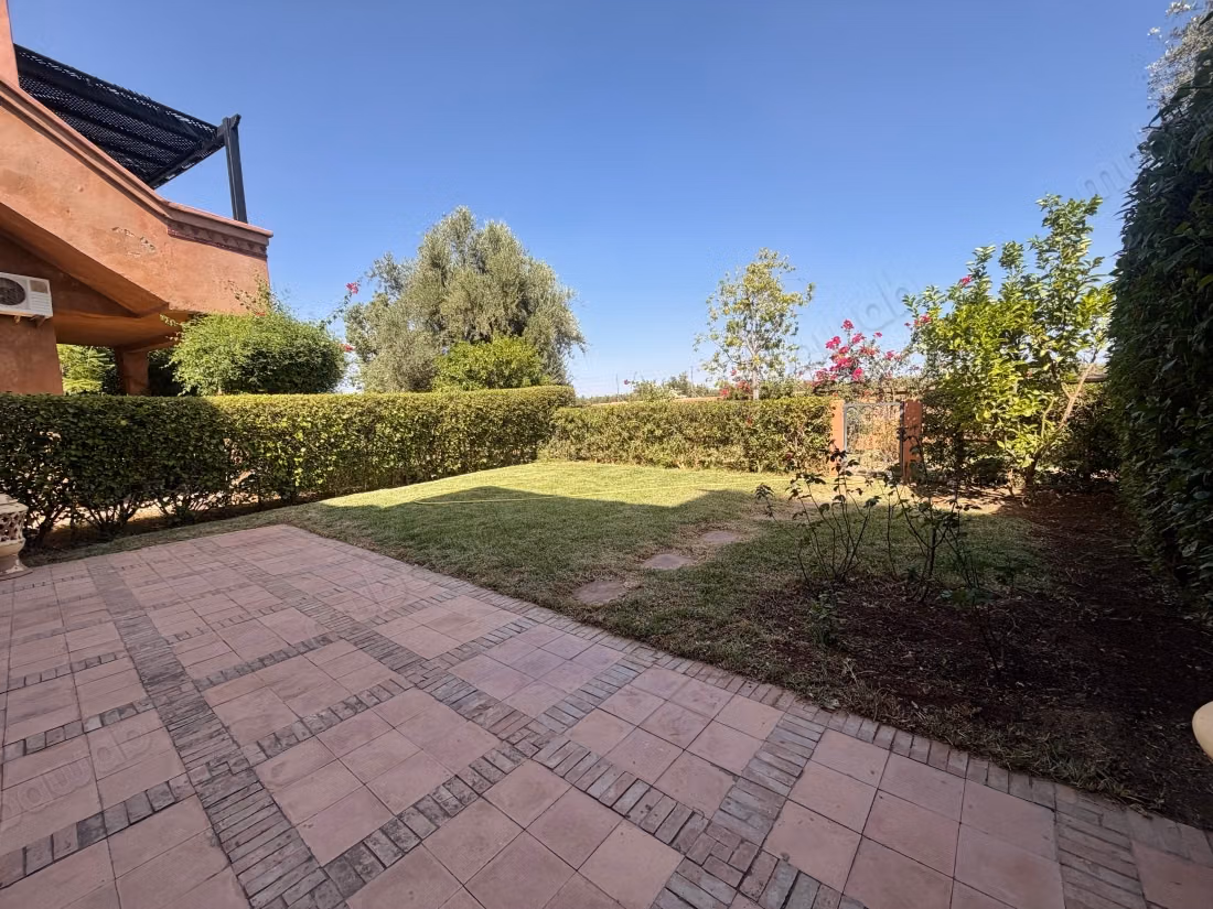 Bel appartement à vendre dans la Route de Fez. Superficie de 153 m². Service de gardien disponible, belle piscine — 4