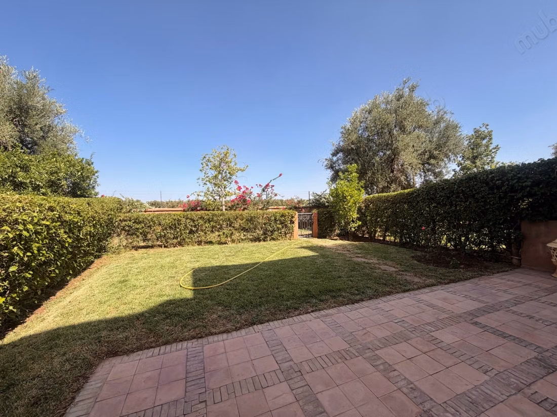 Bel appartement à vendre dans la Route de Fez. Superficie de 153 m². Service de gardien disponible, belle piscine — 6