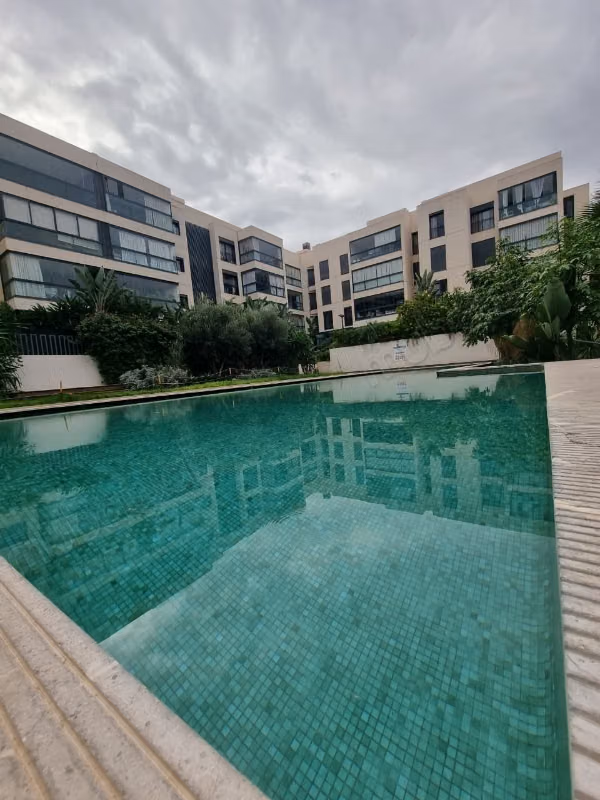 Gemeubileerd 2-slaapkamer appartement in een gesloten residentie