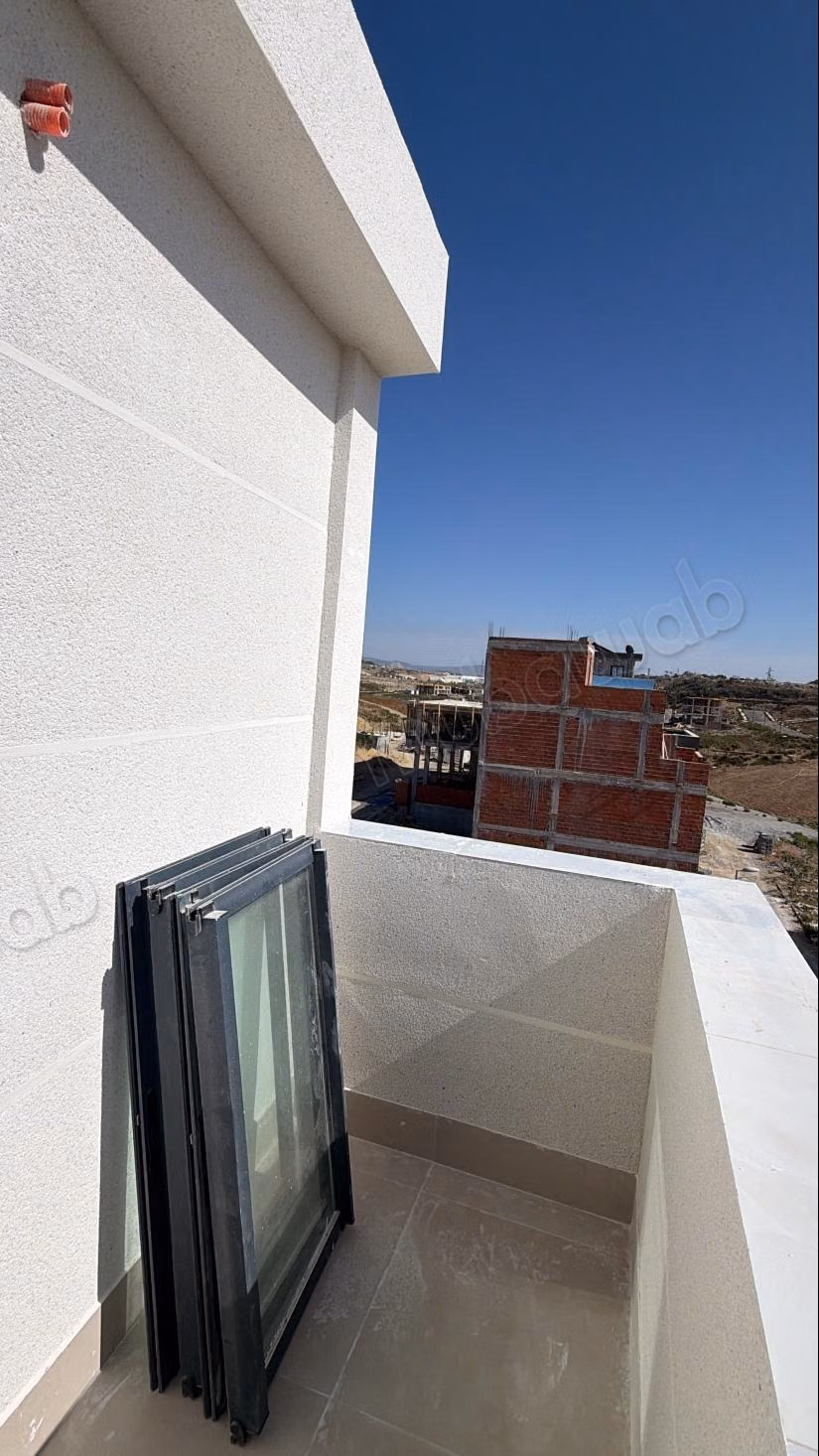 Beautiful apartment for sale in Tanja Balia. 3 bedrooms. Mountain view and security door