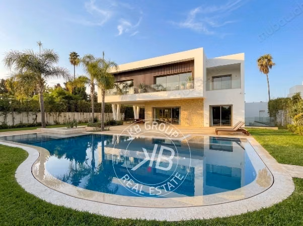 Villa Prestigieuse à Louer – Rabat