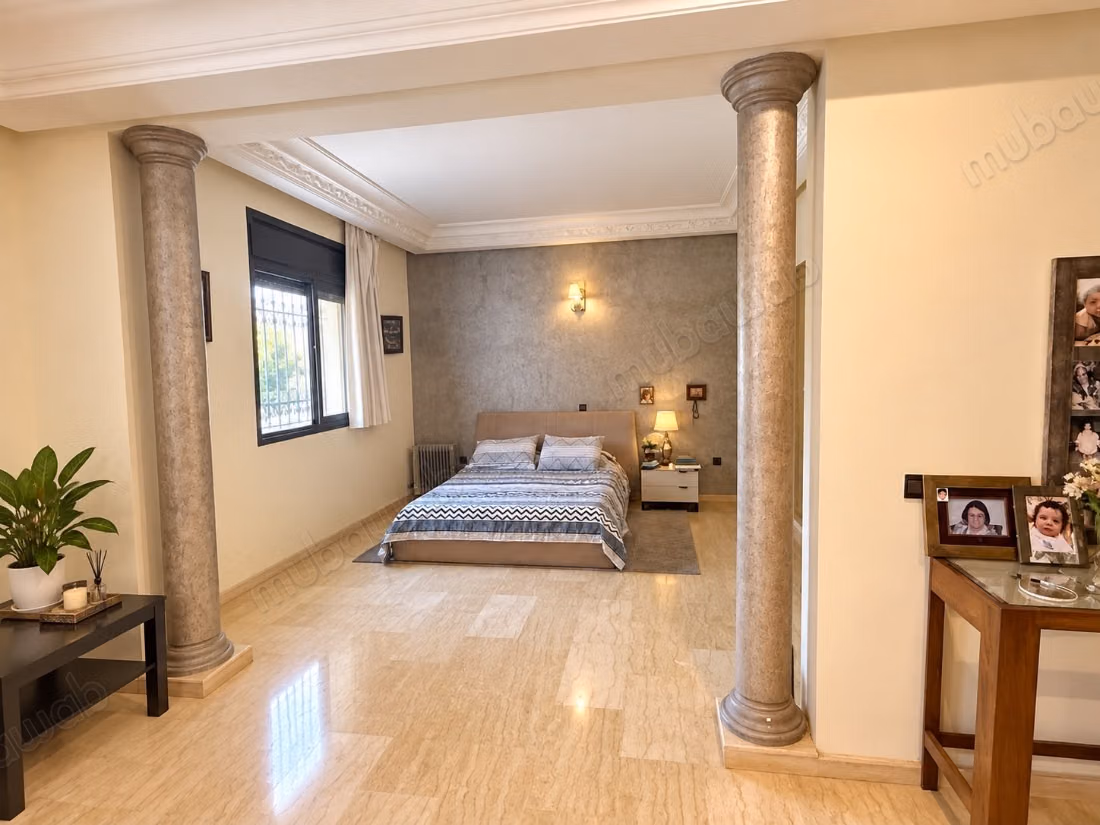 Rare titled villa 482 m2 feet in the water
