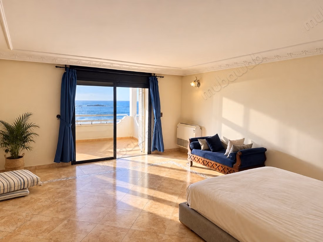 Rare titled villa 482 m2 feet in the water