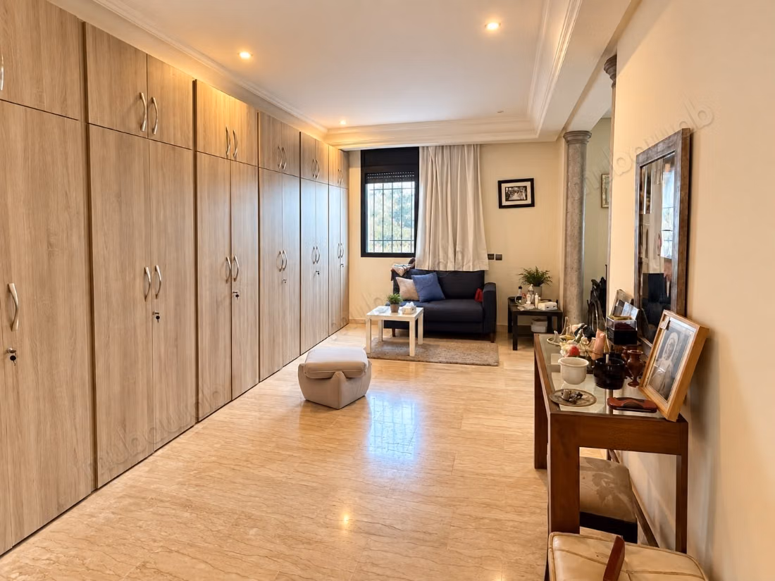 Rare titled villa 482 m2 feet in the water
