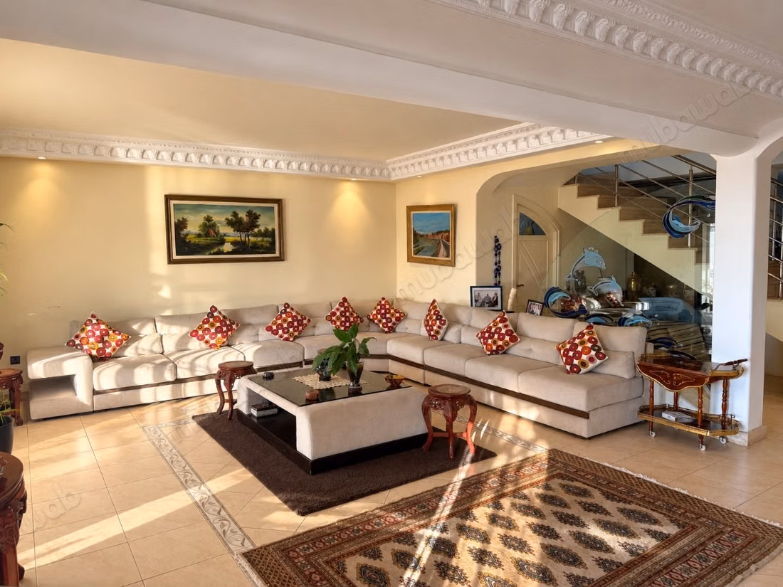 Rare titled villa 482 m2 feet in the water