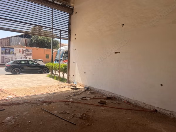 Beau local commercial en location à Hivernage.
Surface totale 56 m².
Concierge