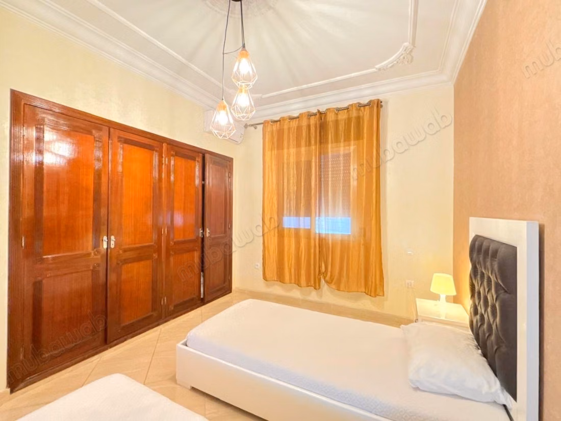 Zeer mooi appartement te huur nabij het strand. Totale oppervlakte 120 m². Gemeubileerd