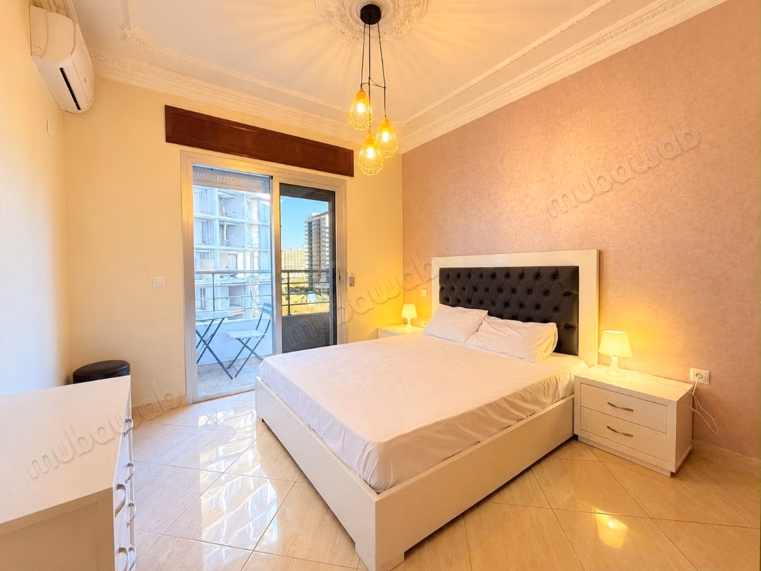 Zeer mooi appartement te huur nabij het strand. Totale oppervlakte 120 m². Gemeubileerd