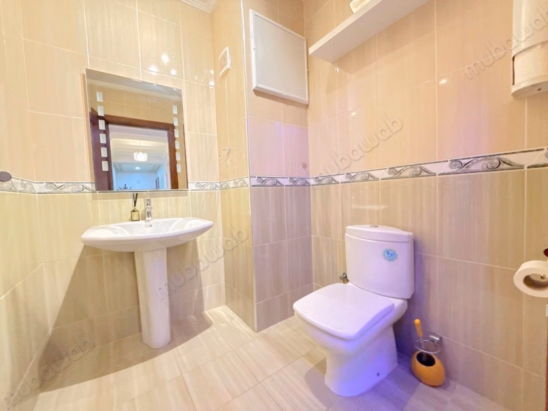 Zeer mooi appartement te huur nabij het strand. Totale oppervlakte 120 m². Gemeubileerd