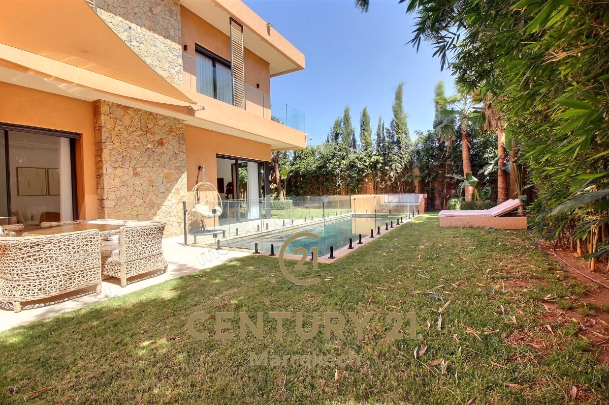 Villa Élégante 3 Façades avec Piscine