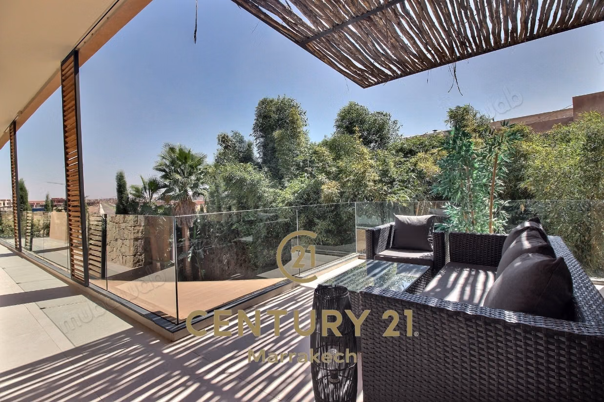 Villa Élégante 3 Façades avec Piscine