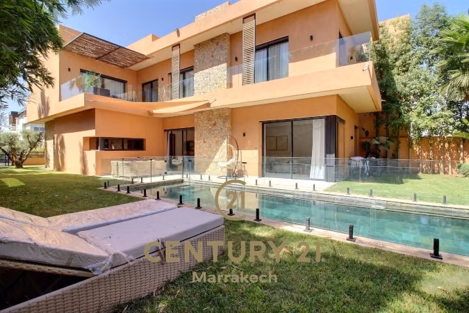 Elegant Villa with 3 Facades and Pool