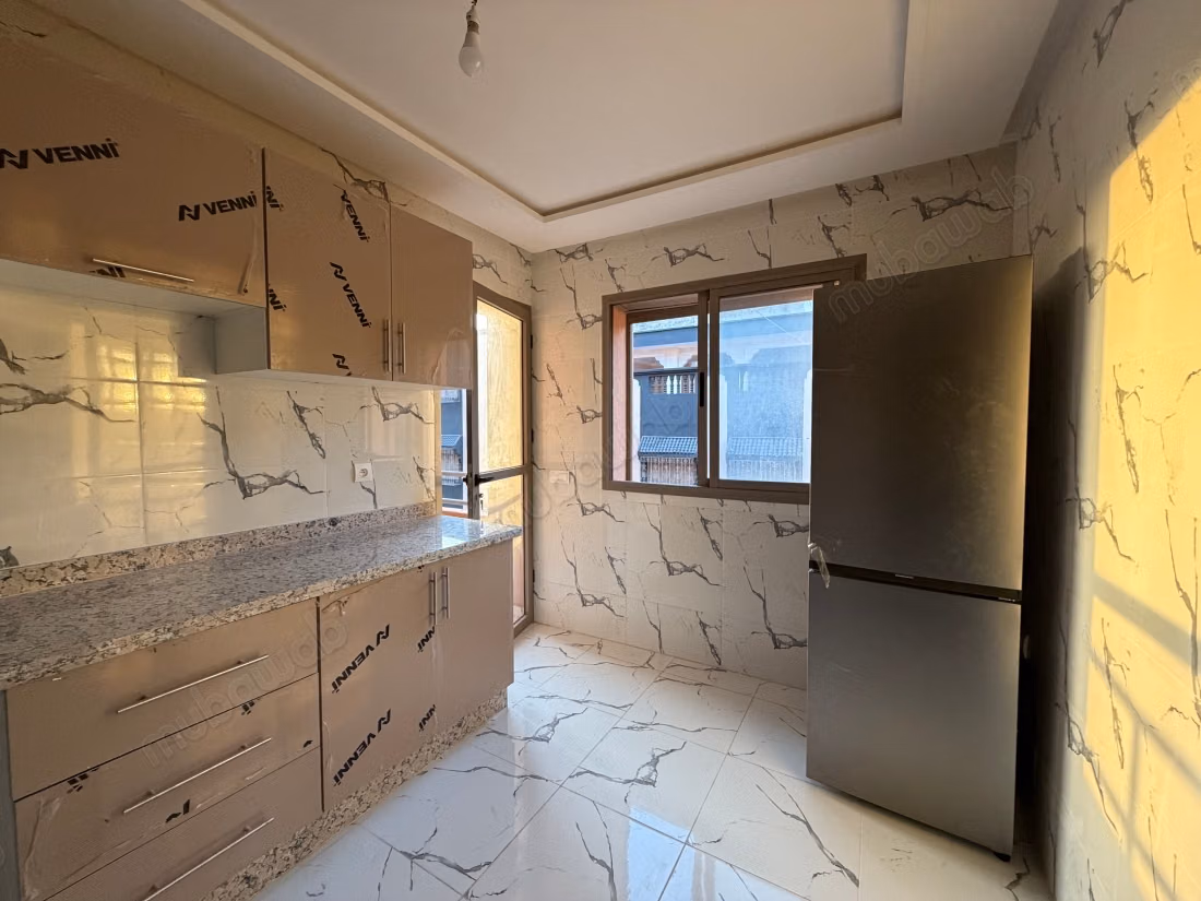 Louez une chambre à Route de l'Ourika.
Surface de 12 m².
Meublé