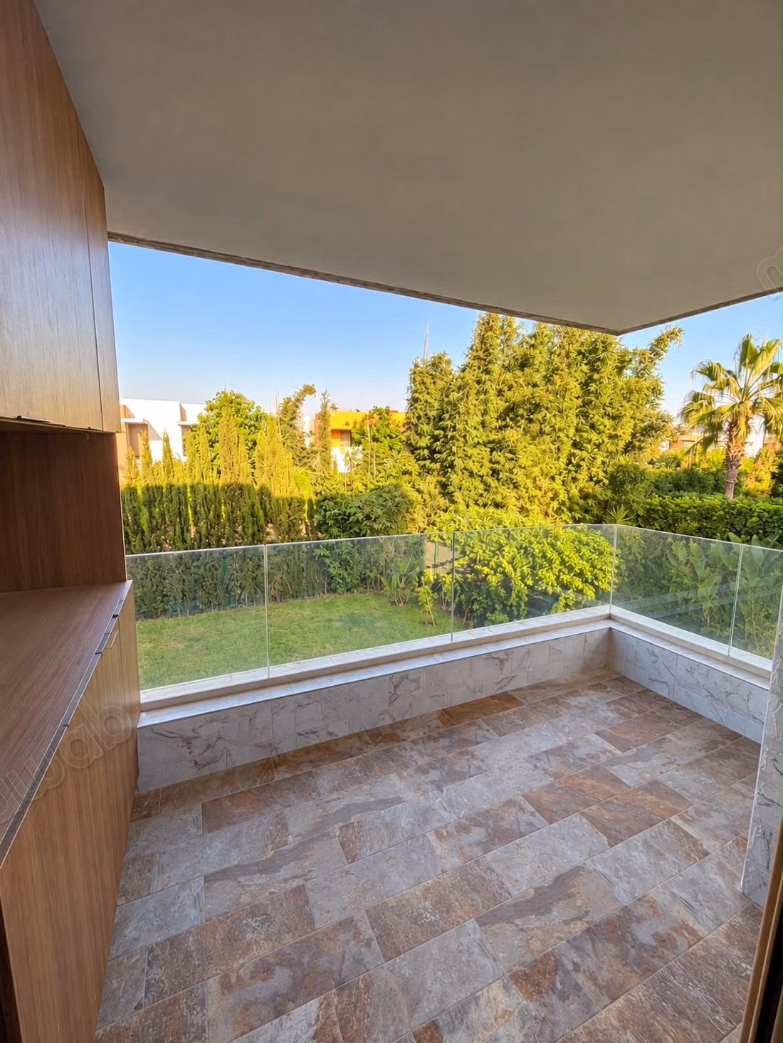 Villa de luxe à louer à Dar Bouazza. 3 chambres. Fenêtres double vitrage et chauffage central