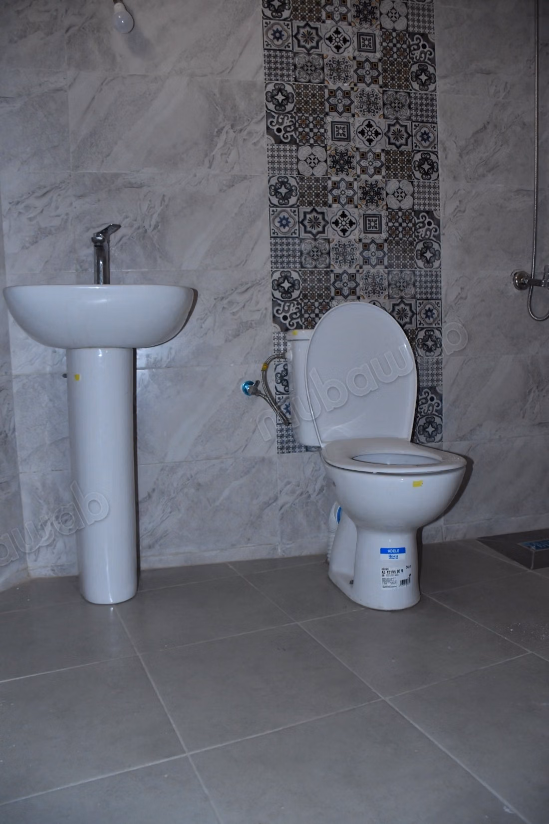 Maison à la vente à Jirrari. Superficie 345 m². Porte blindée, salon marocain