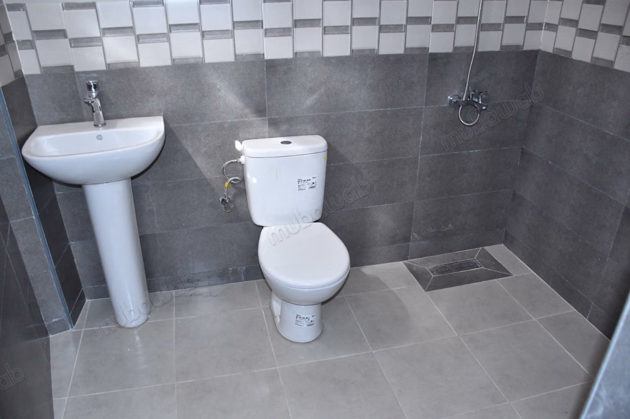 Maison à la vente à Jirrari. Superficie 345 m². Porte blindée, salon marocain