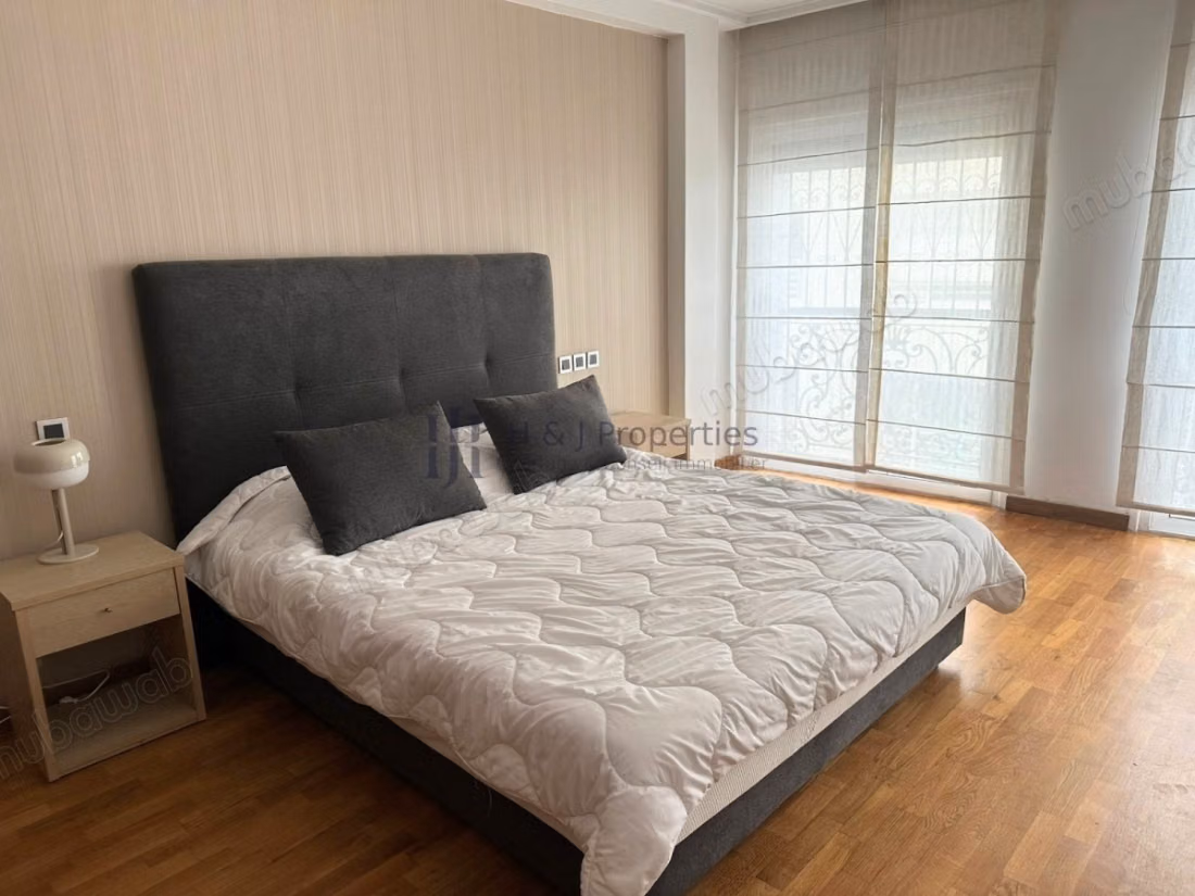 Apartment T4 3 rooms of 210 m²