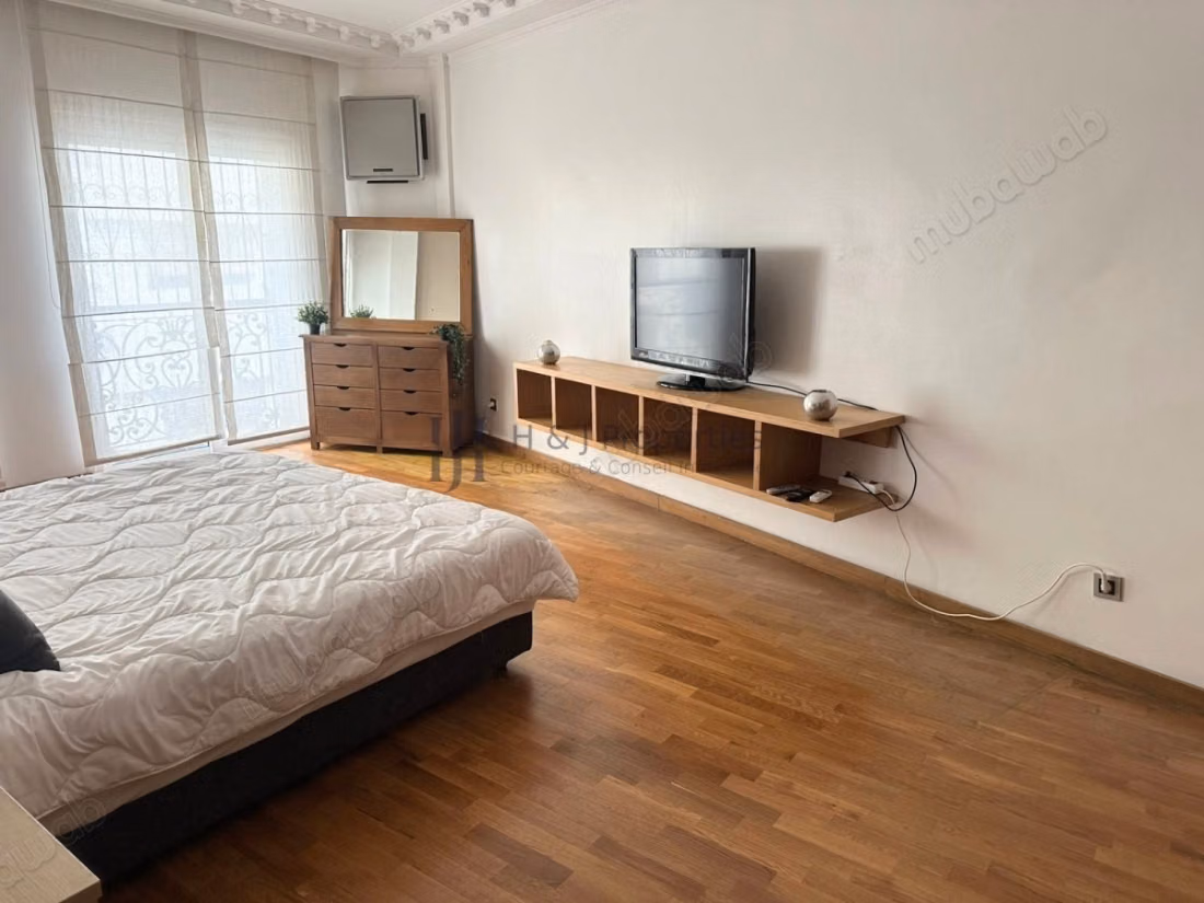 Apartment T4 3 rooms of 210 m²