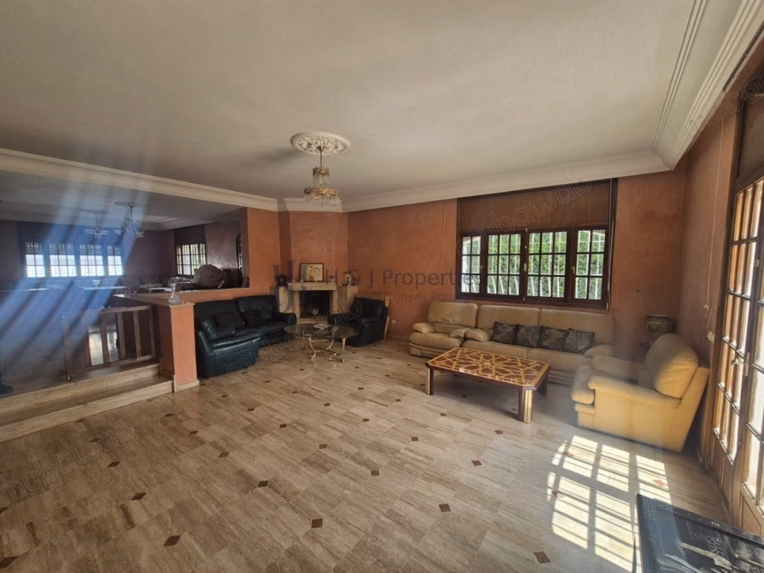 VILLA T3 OF 707 M²