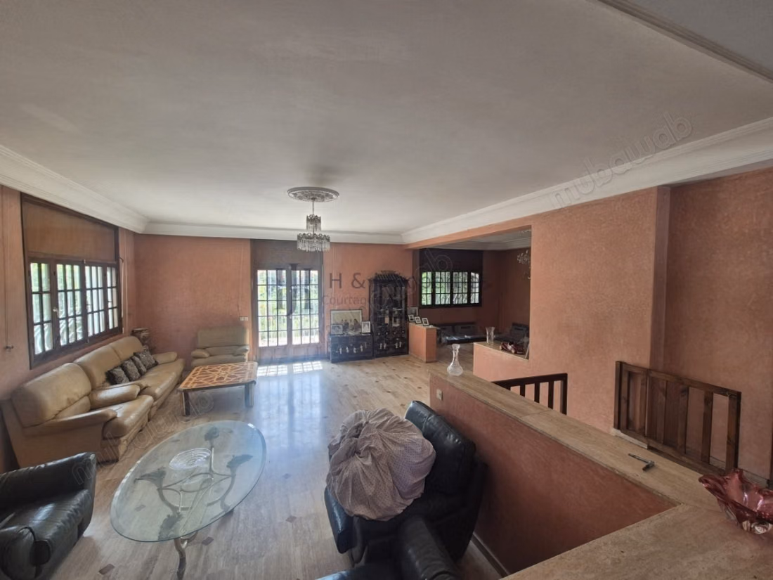 VILLA T3 OF 707 M²