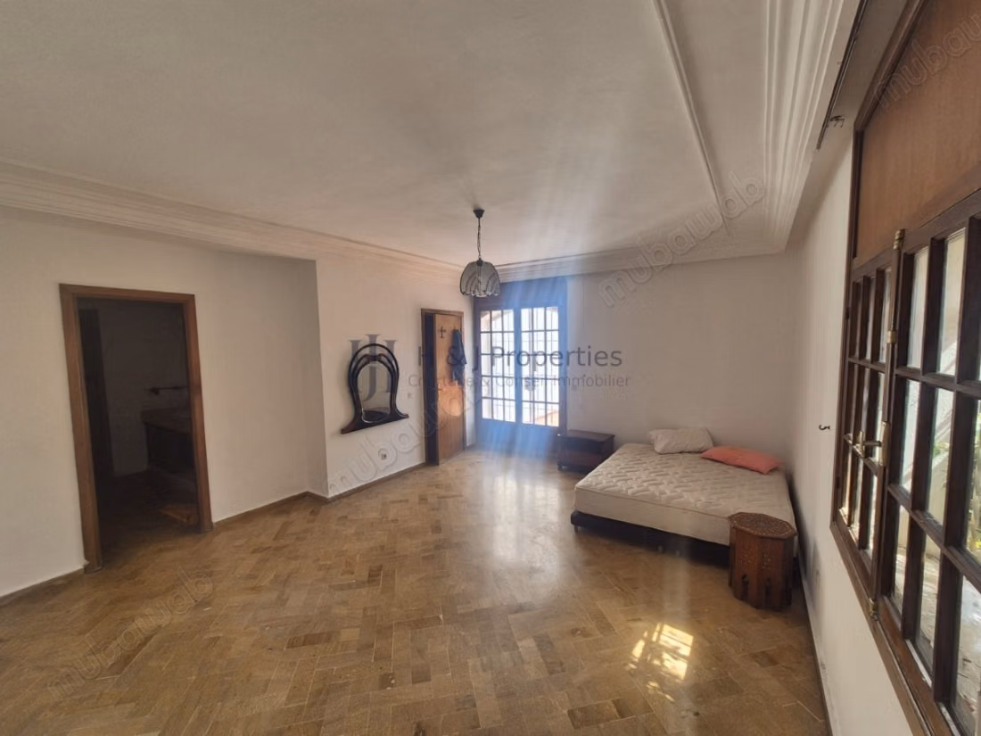 VILLA T3 OF 707 M²
