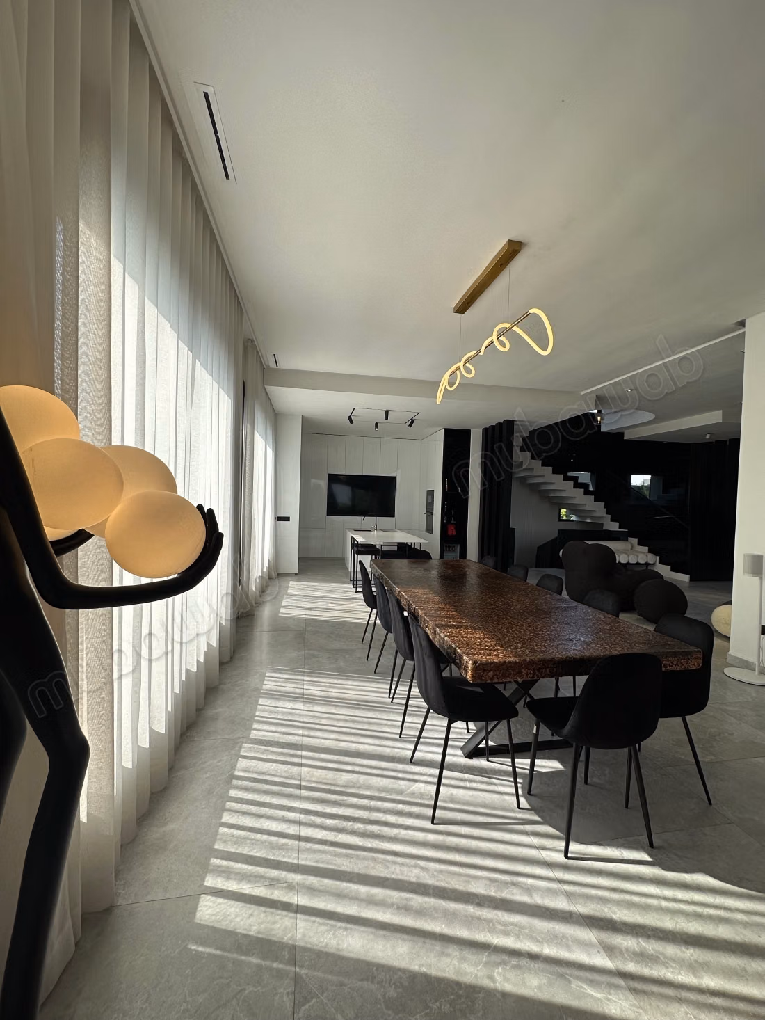 Villa de très haute qualité à louer à Ville Verte. 5 belles chambres. Mobilier luxueux