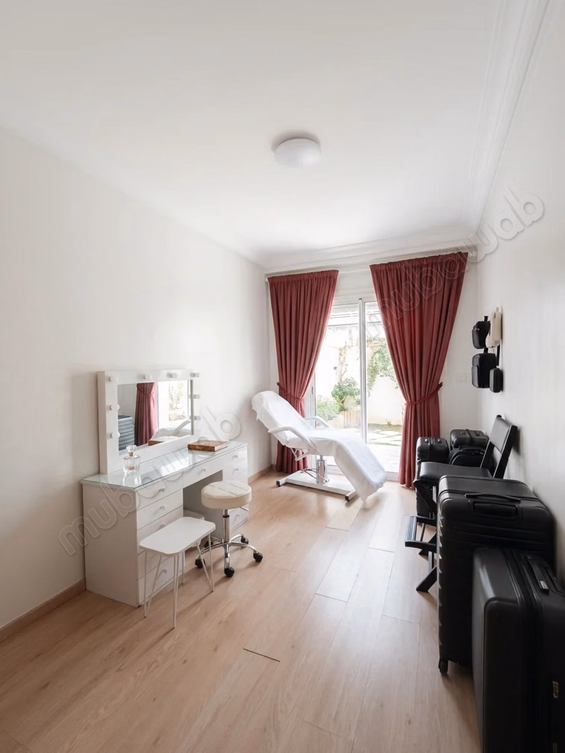 Appartement rénové avec terrasse et parking à Val Fleury