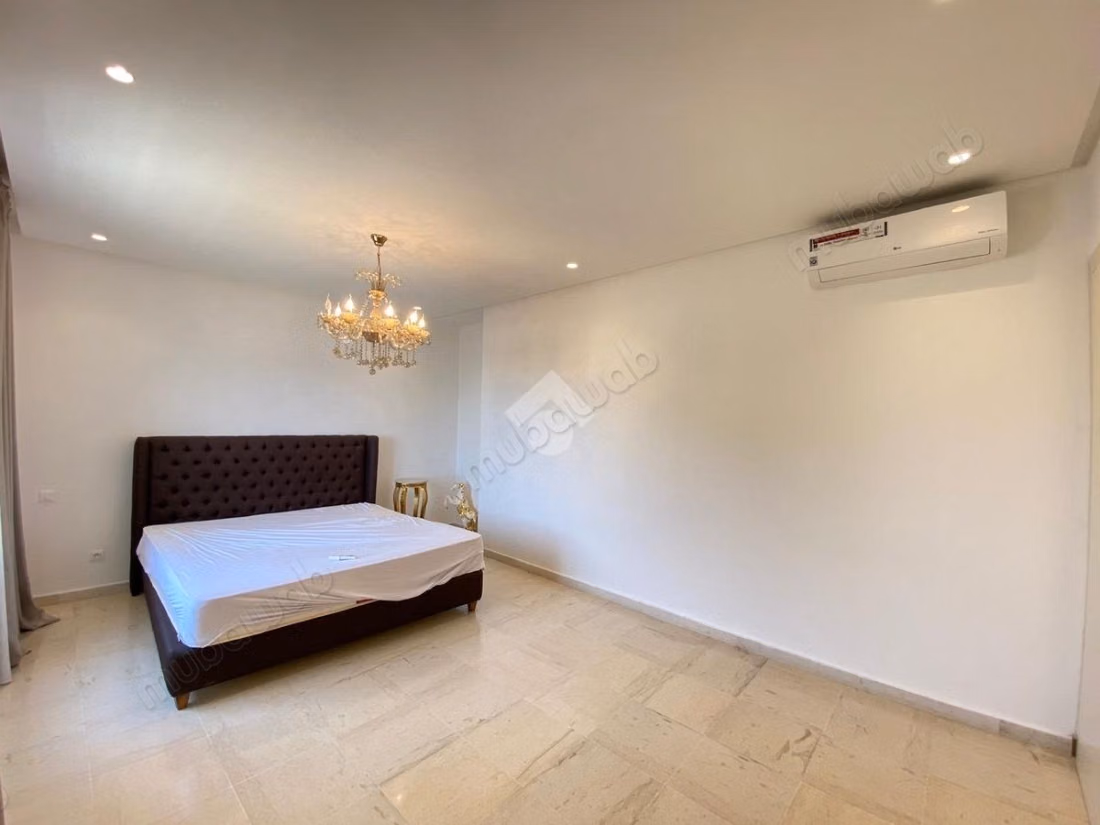 Semi-detached villa for sale