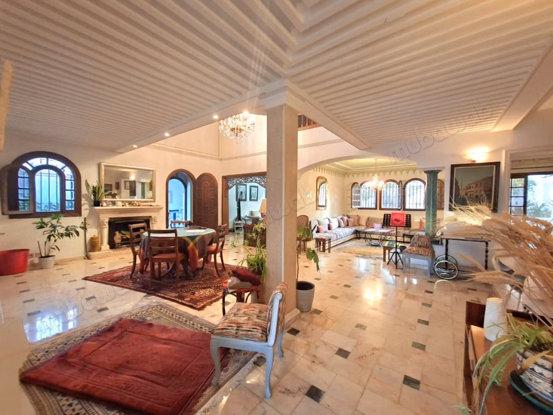 Villa à vendre à Ain Diab 
430 M²