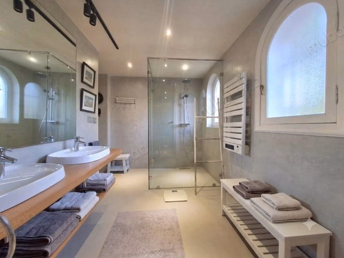 Villa à vendre à Ain Diab 
430 M²