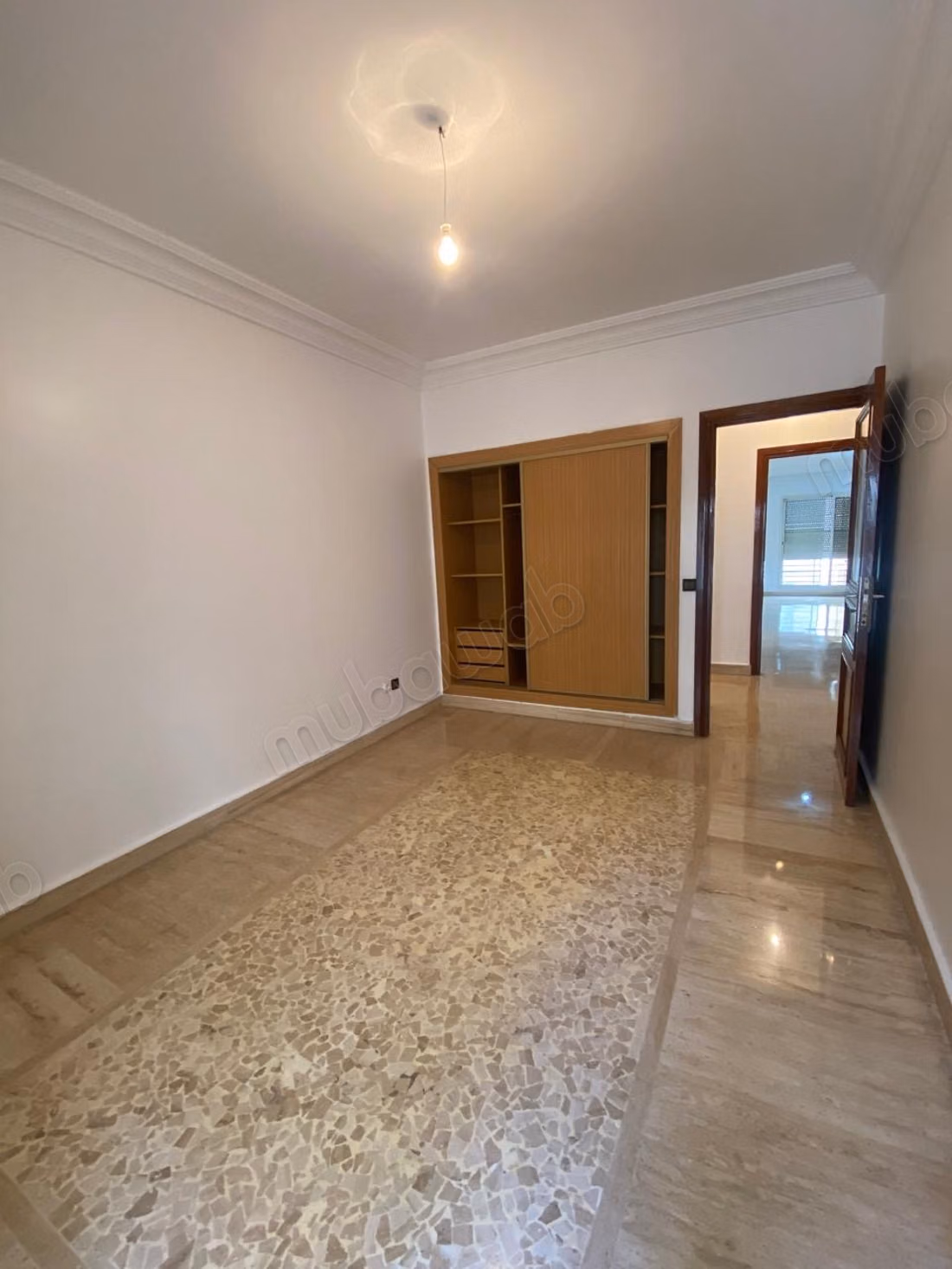 Très bel appartement 3 chambres vide racine