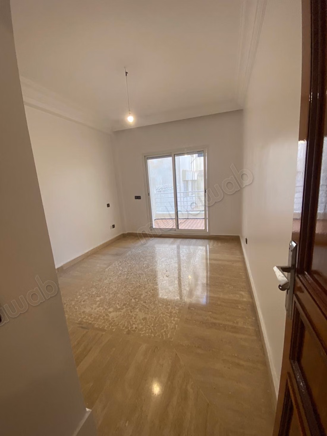 Très bel appartement 3 chambres vide racine