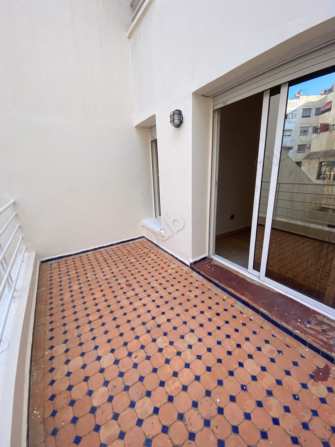 Très bel appartement 3 chambres vide racine