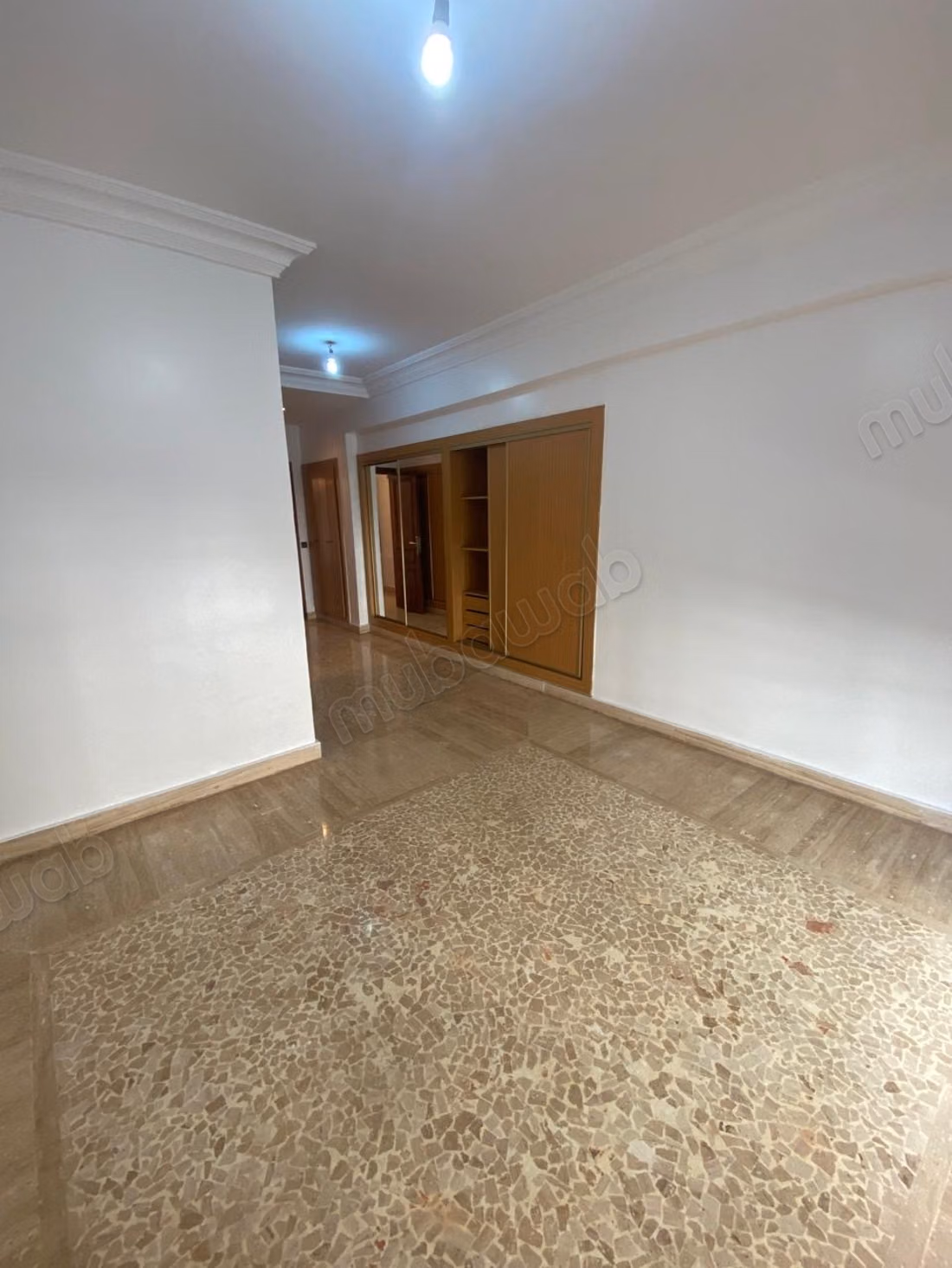 Très bel appartement 3 chambres vide racine