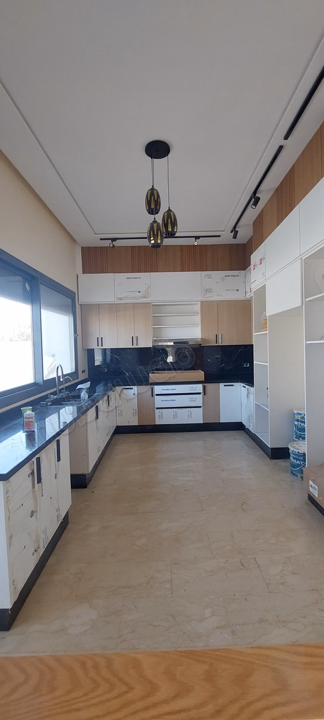 Villa di lusso in vendita ad Ain Atig. 4 camere. Tutti i comfort con camino e aria condizionata.