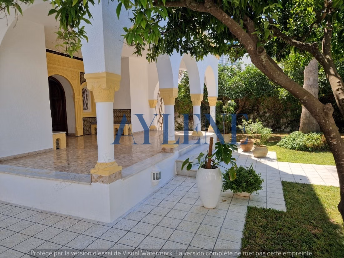 Una villa con piscina a Sidi Bousaid
