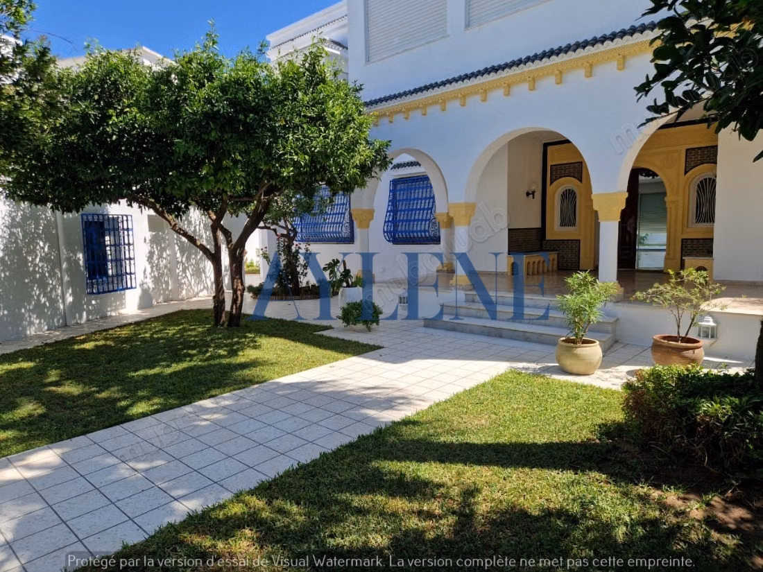 Una villa con piscina a Sidi Bousaid