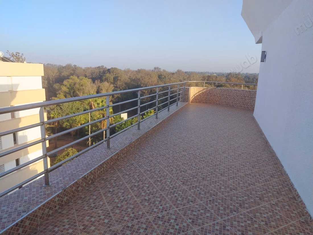 Appartement à vendre à Haut Agdal. Surface de 200 m². Belle terrasse et jardin